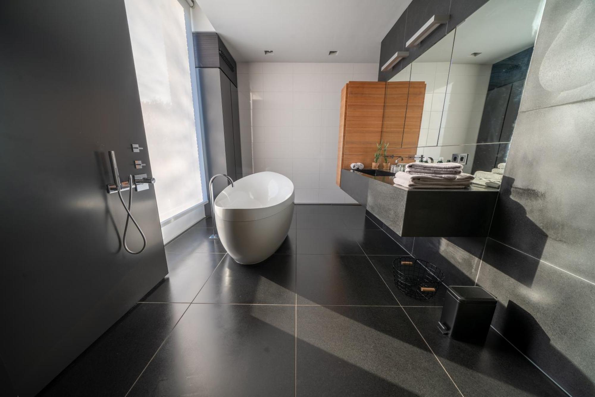 Bed & Wellness Boxtel, Luxe Kamer Met Airco En Eigen Badkamer, Ligbad Exterior photo